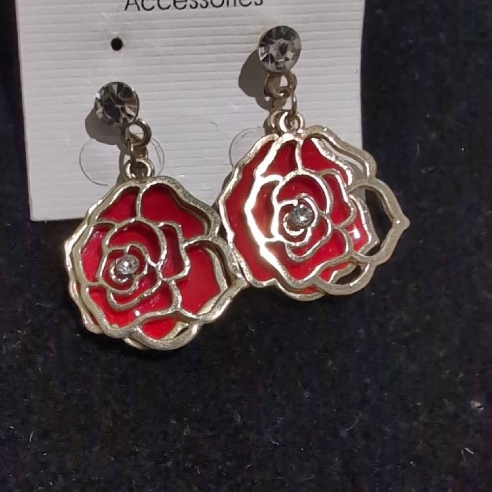Red and gold toned rose dangle earrings
